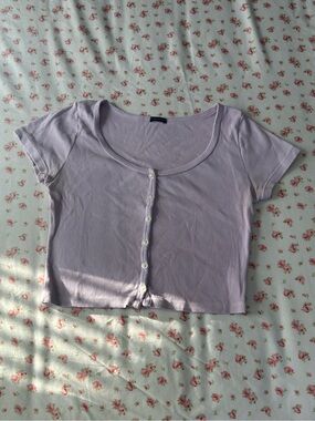 BRANDY MELVILLE Women’s Lavender Scoop Neck Button-Front Crop Top